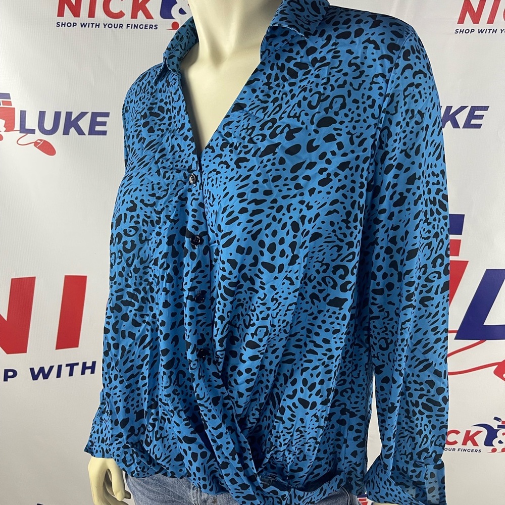 Animal pattern wrap blouse, button up with elastic waist and full collar - Picture 3 of 6